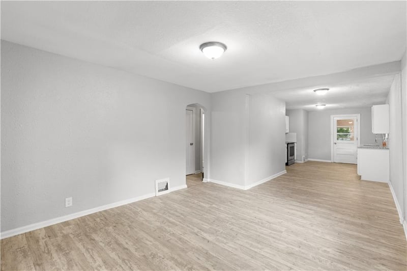 9617 Independence Ave, Independence, MO 64053