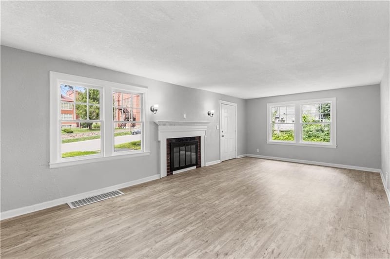 9617 Independence Ave, Independence, MO 64053