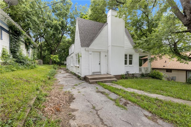 9617 Independence Ave, Independence, MO 64053