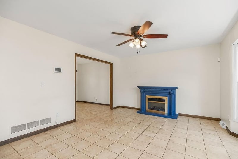409 Duncan Rd, Blue Springs, MO 64014