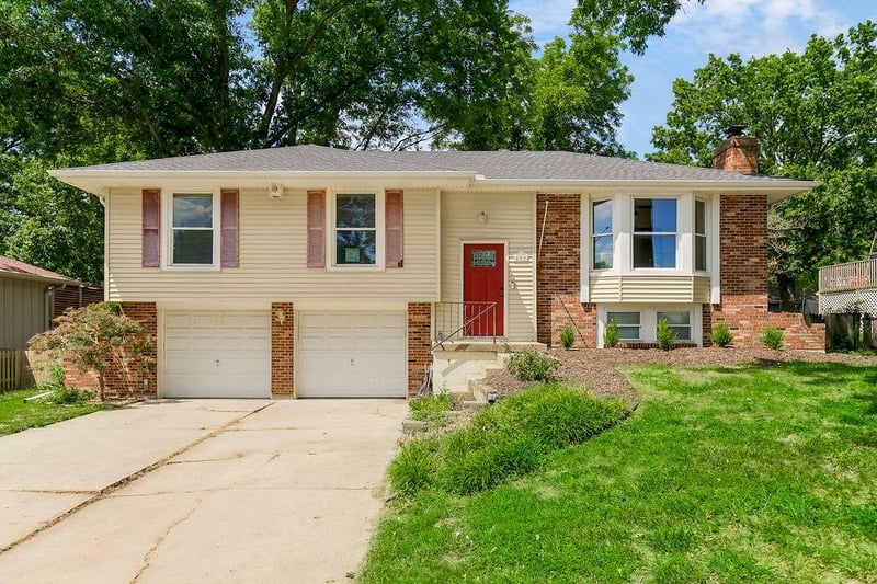 409 Duncan Rd, Blue Springs, MO 64014