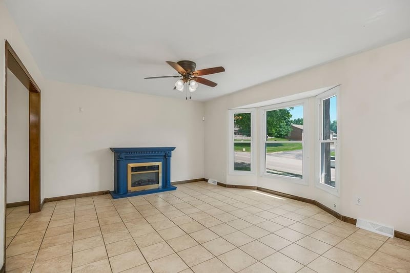 409 Duncan Rd, Blue Springs, MO 64014