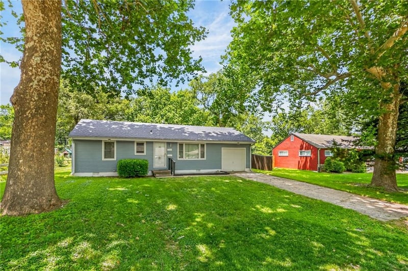 10516 Richmond Ave, Kansas City, MO 64134