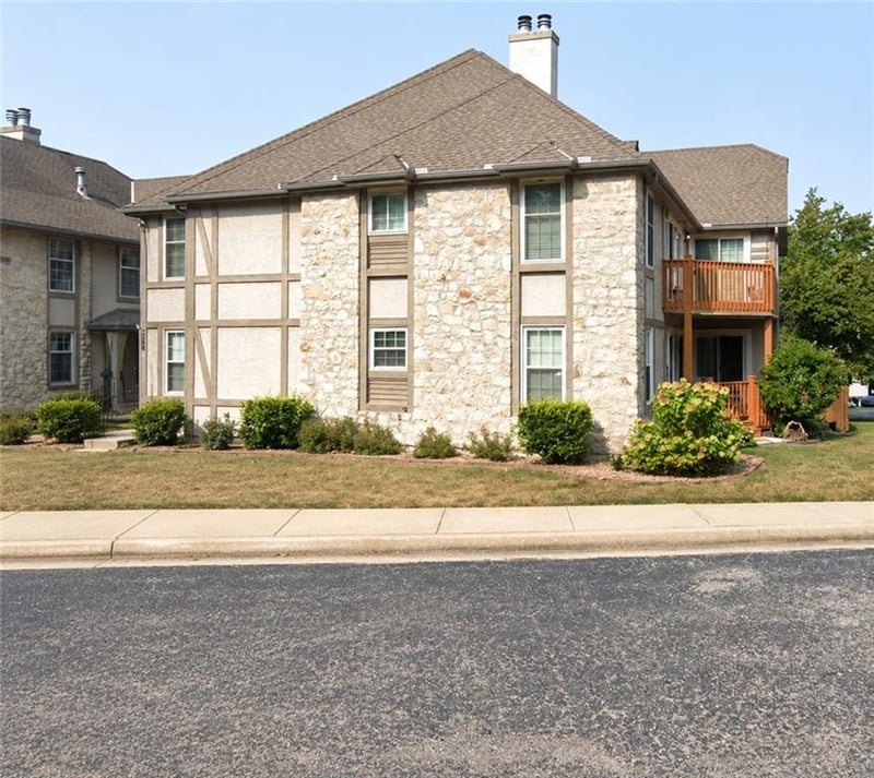 1125 12th St #C, Blue Springs, MO 64015