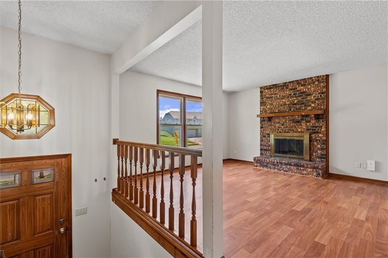 528 Karapat Dr, Kansas City, MO 64155