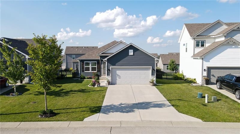 27310 Cedar Grove Dr, Lee's Summit, MO 64086