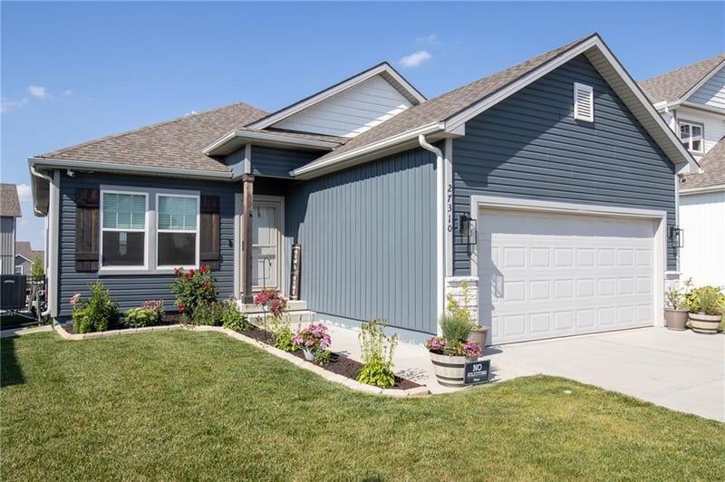 27310 Cedar Grove Dr, Lee's Summit, MO 64086