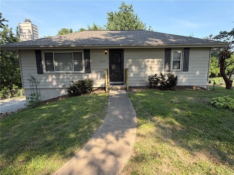 1809 Jennings Rd, Independence, MO 64058