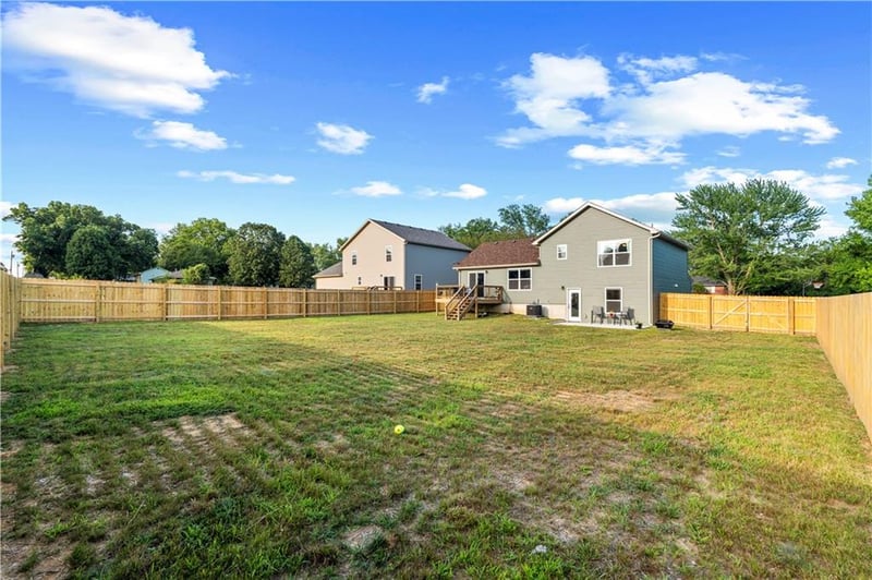 1714 Jackson St, El Dorado Springs, MO 64744
