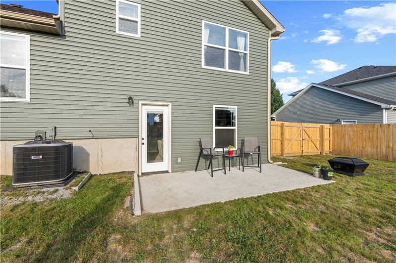 1714 Jackson St, El Dorado Springs, MO 64744