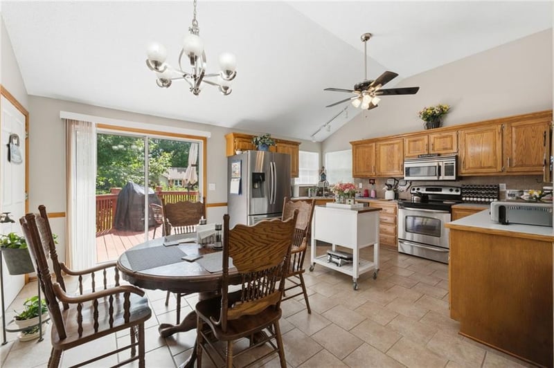 128 Highland Dr, Raymore, MO 64083