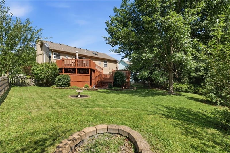 128 Highland Dr, Raymore, MO 64083