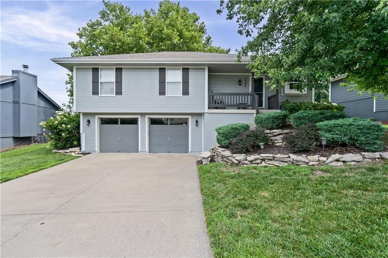 1704 Christi Ln, Raymore, MO 64083