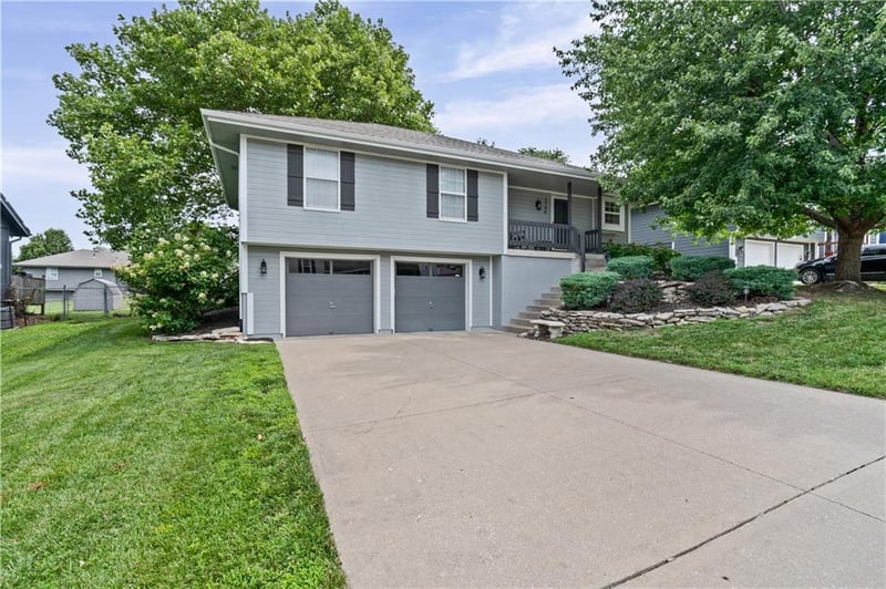 1704 Christi Ln, Raymore, MO 64083
