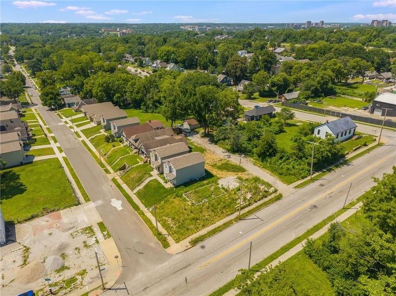 3900 Park Ave, Kansas City, MO 64130