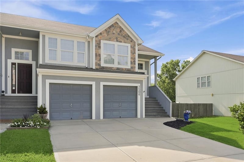 7506 Mccoy St, Shawnee, KS 66218
