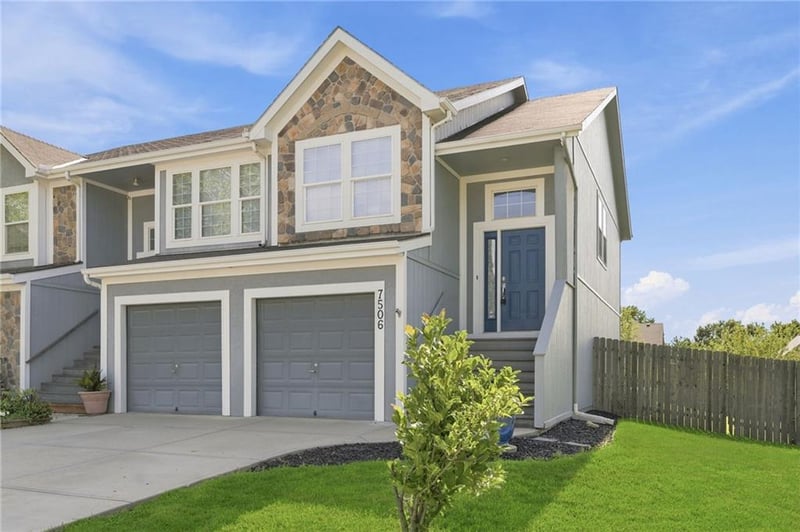 7506 Mccoy St, Shawnee, KS 66218