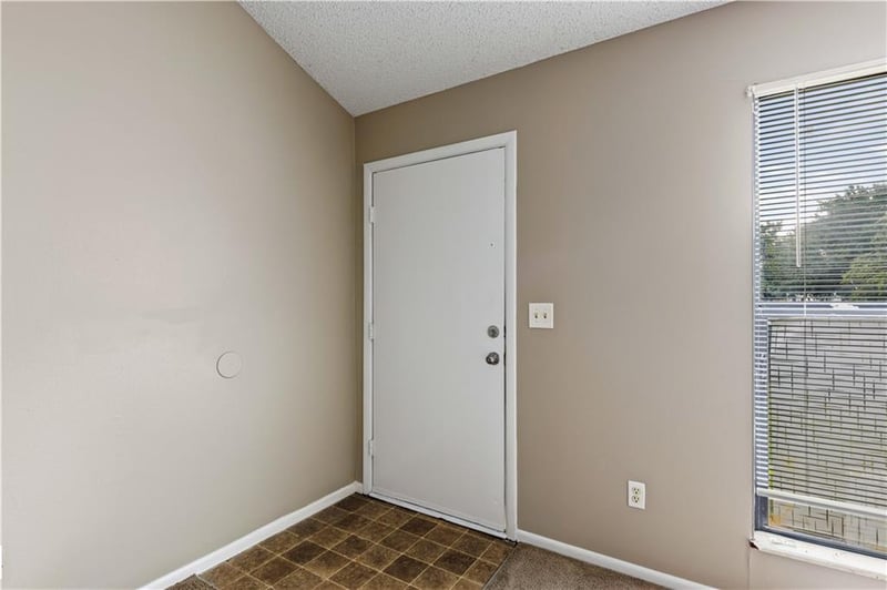 84568458 Lane Dr, Kansas City, MO 64138