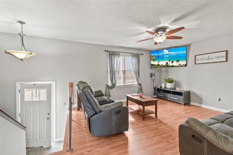 1304 20th St, Oak Grove, MO 64075