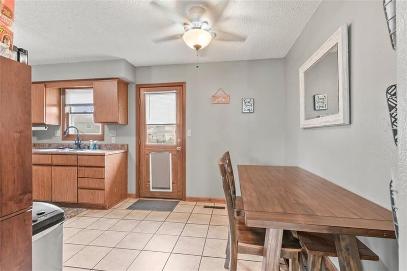 1304 20th St, Oak Grove, MO 64075