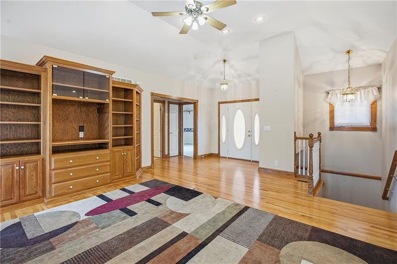 700 10th St, Kearney, MO 64060
