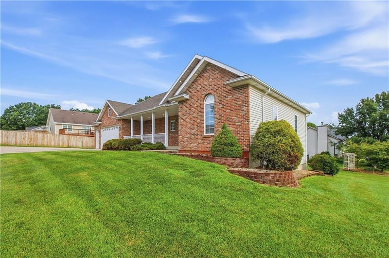 700 10th St, Kearney, MO 64060