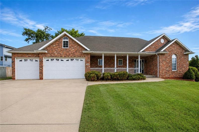 700 10th St, Kearney, MO 64060