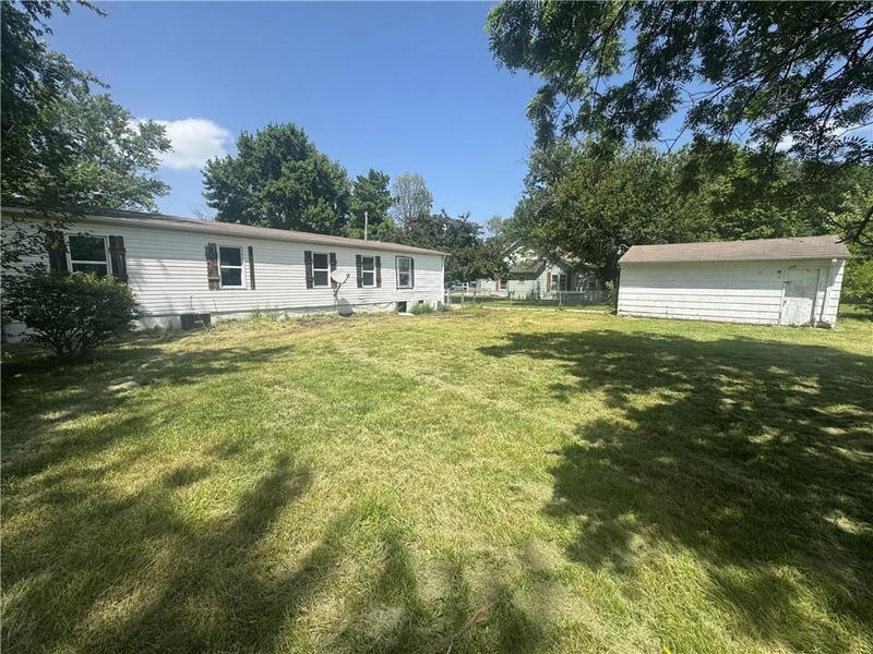 107 1st St, Garden City, MO 64747
