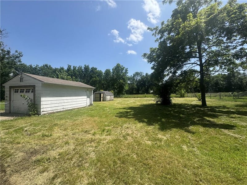 107 1st St, Garden City, MO 64747