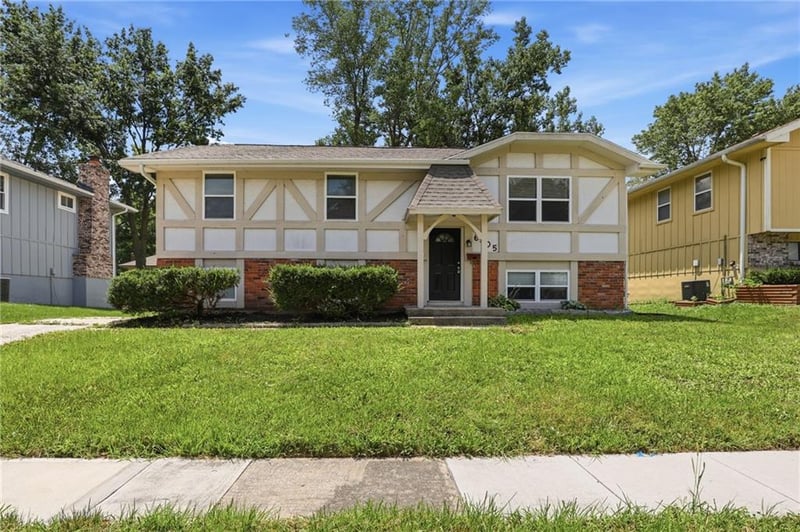 6405 140th Ter, Grandview, MO 64030