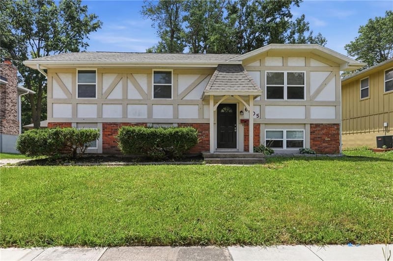 6405 140th Ter, Grandview, MO 64030
