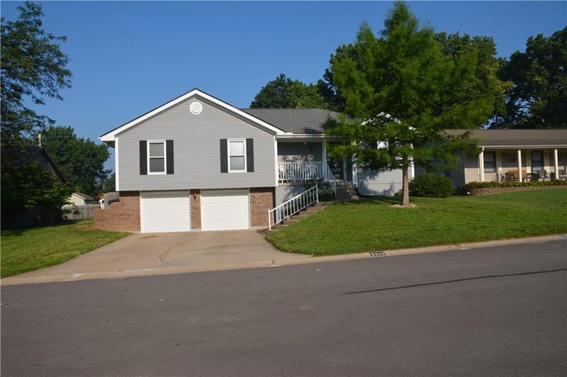 2319 Leann Dr, Blue Springs, MO 64014