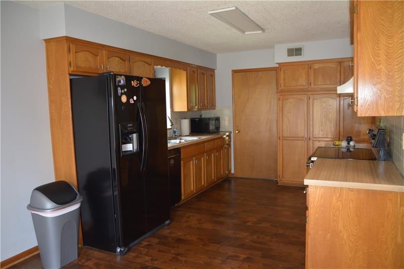 2319 Leann Dr, Blue Springs, MO 64014