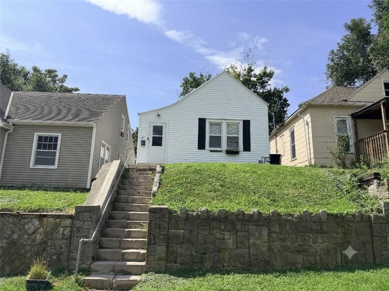 114 Highland Ave, St Joseph, MO 64505