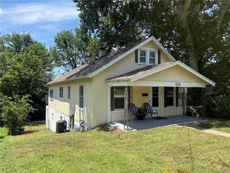 124 Riverside Dr, Jefferson City, MO 65101
