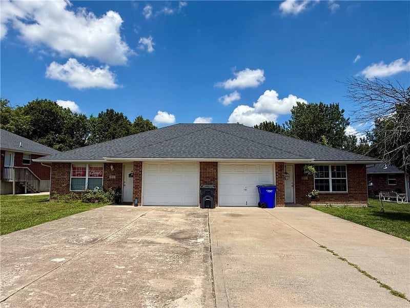 204 - 206 Woodbury Dr, Grain Valley, MO 64029