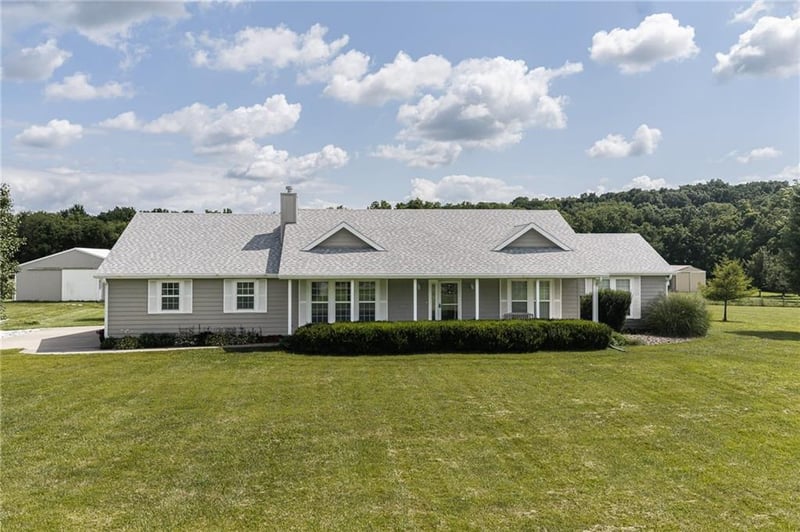 25029 Dehoff Rd, Tonganoxie, KS 66086