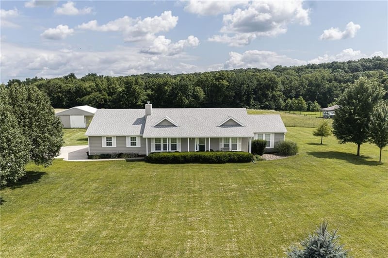 25029 Dehoff Rd, Tonganoxie, KS 66086