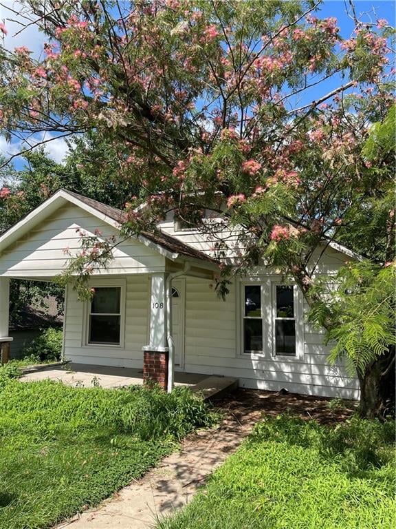 108 NW Heady Ave, Ferrelview, MO 64163