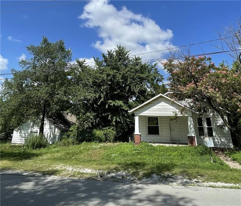 108 NW Heady Ave, Ferrelview, MO 64163