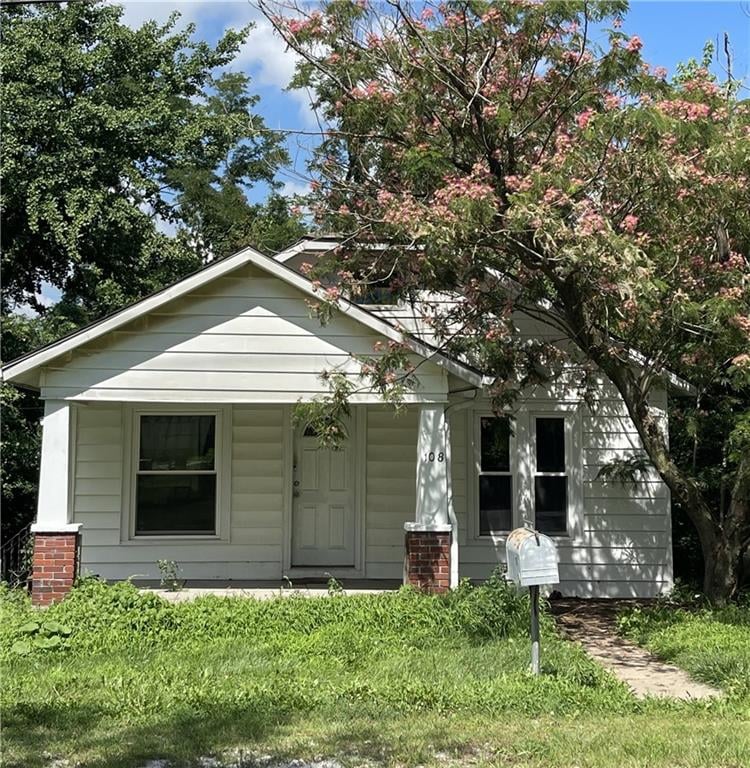108 NW Heady Ave, Ferrelview, MO 64163