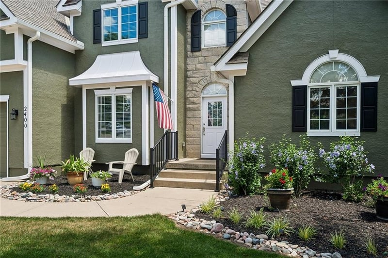 2400 Winteroak Ct, Lee's Summit, MO 64081