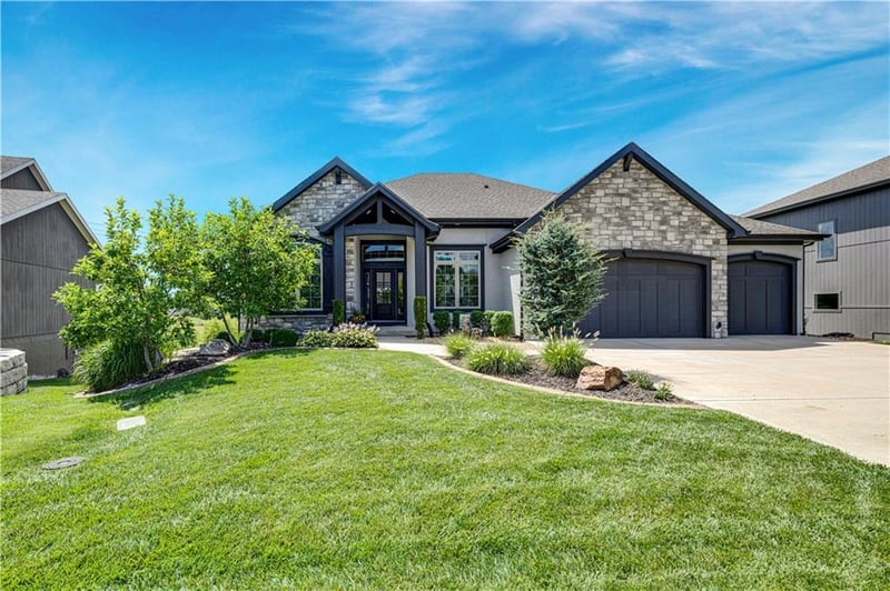 25005 114th St, Olathe, KS 66061