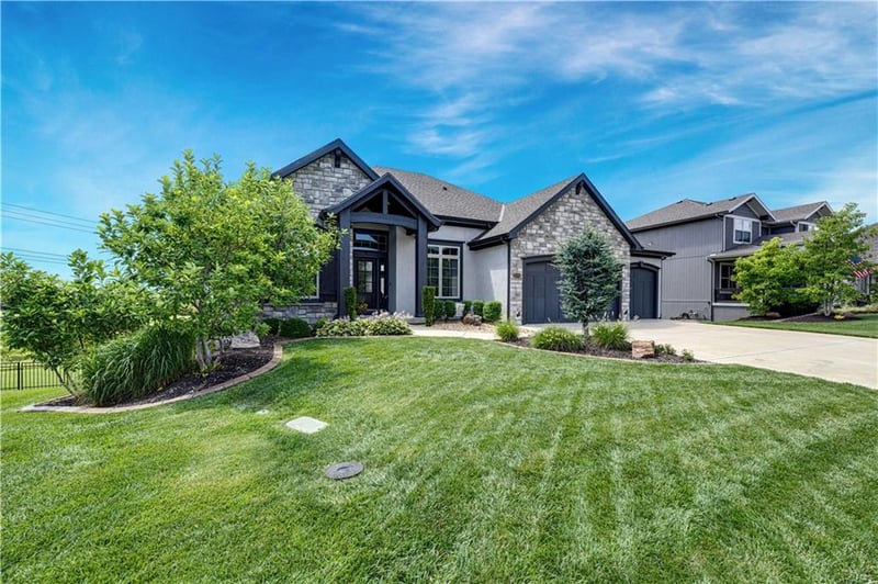 25005 114th St, Olathe, KS 66061
