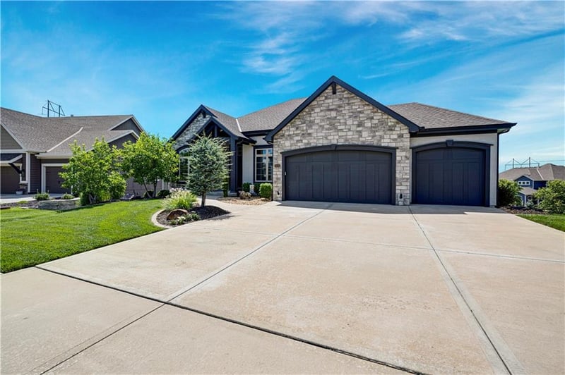 25005 114th St, Olathe, KS 66061