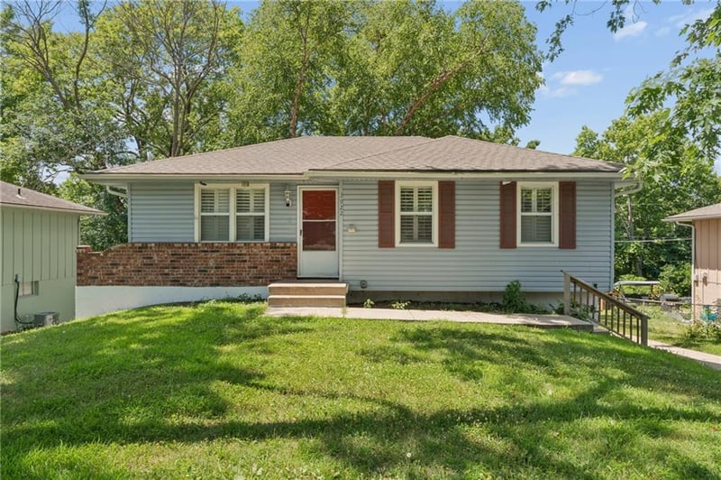3922 Harbaugh Dr, Independence, MO 66055