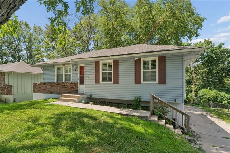3922 Harbaugh Dr, Independence, MO 66055