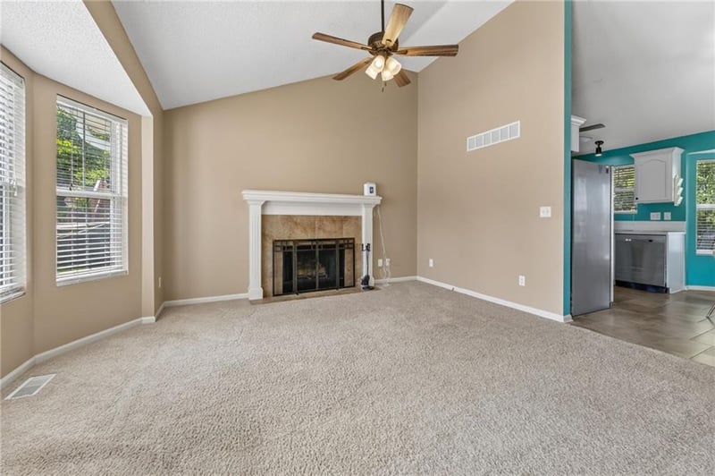 1867 Quail Ridge Dr, Liberty, MO 64068