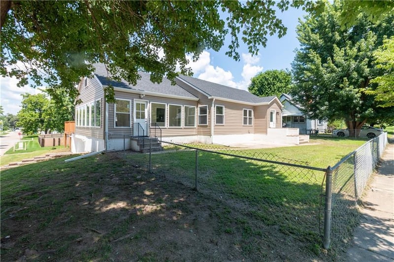 2407 Penn St, St Joseph, MO 64507