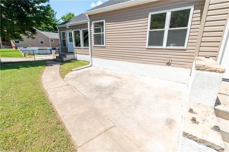 2407 Penn St, St Joseph, MO 64507